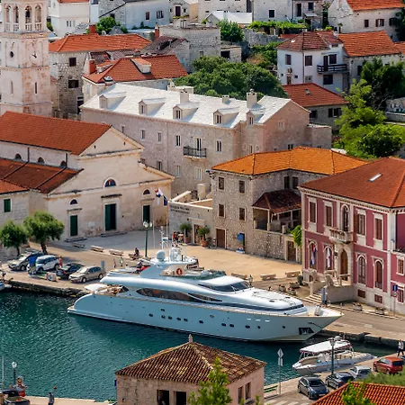 Puteus Palace Heritage Hotel Pucisca