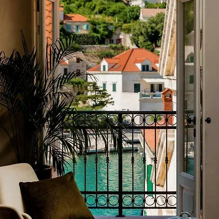 Puteus Palace Heritage Hotel Pucisca