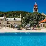 Puteus Palace Heritage Hotel Pucisca