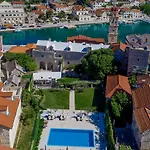 Puteus Palace Heritage Hotel Pucisca