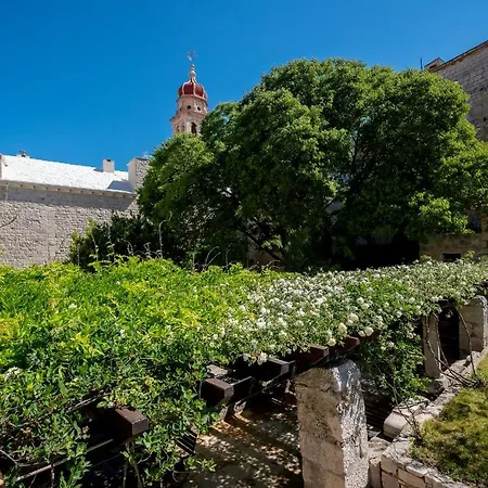 Puteus Palace Heritage Otel Pucisca