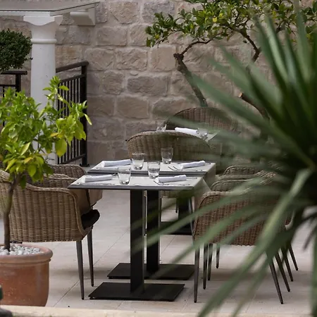 Puteus Palace Heritage Otel Pucisca
