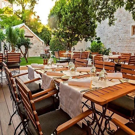 Puteus Palace Heritage Otel Pucisca