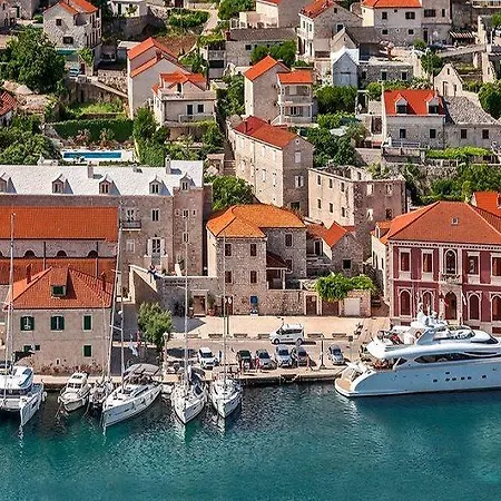 Puteus Palace Heritage 5* Pucisca