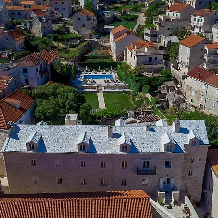 Puteus Palace Heritage 푸치스차
