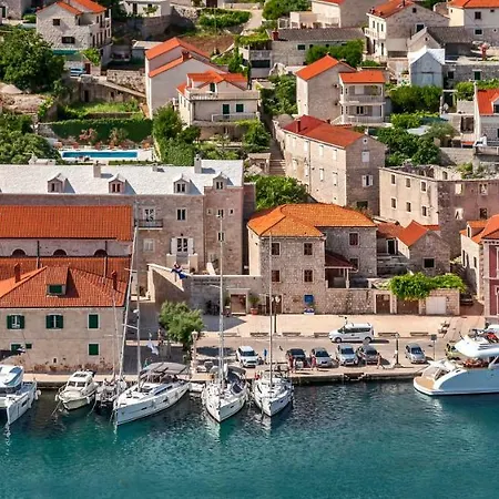 Puteus Palace Heritage Hotel Pucisca